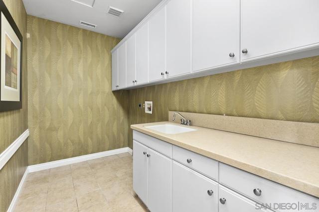 1833 Corte Galeana, Chula Vista CA: https://media.crmls.org/mediaz/81562c7d-5bee-438c-a5de-b48676ceaf41.jpg