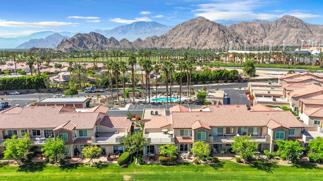 78179 Crimson Court, La Quinta CA: https://media.crmls.org/mediaz/8156789f-0dfe-43e2-88ac-5d92b6f001a0.jpg