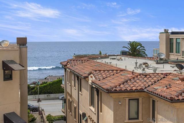 356 Prospect Street, La Jolla CA: https://media.crmls.org/mediaz/81568a94-f066-41f5-9b20-b1bbcc2586c3.jpg