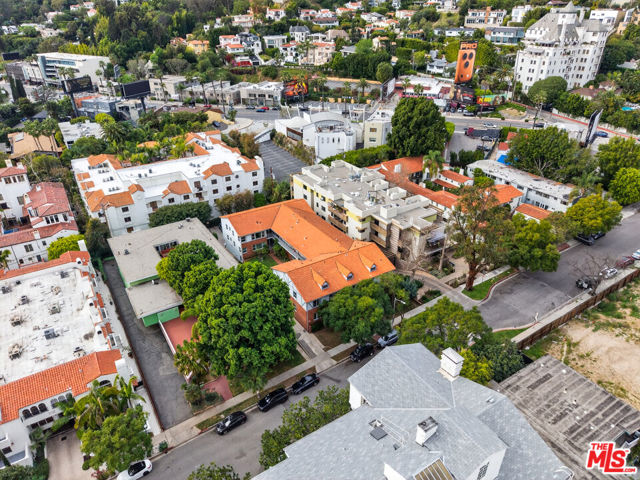1429 Havenhurst Drive, West Hollywood CA: https://media.crmls.org/mediaz/8156a351-3579-4fad-a944-61fddbfb5f1b.jpg