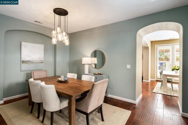 5617 Evolene St, Danville CA: https://media.crmls.org/mediaz/8156eb3a-1ccd-478e-ab9a-f2c3e6eb24ee.jpg