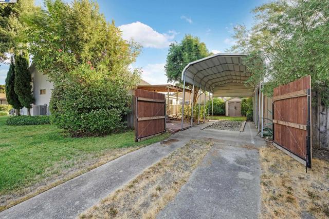 866 Cortland Way, Livermore CA: https://media.crmls.org/mediaz/8156f950-487f-42ed-8b12-216edf29791e.jpg