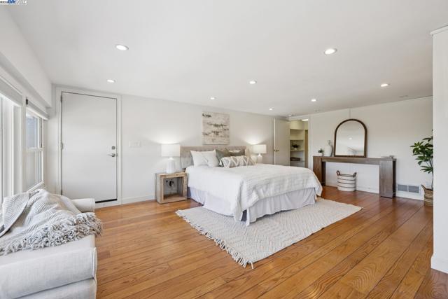 2140 Pullman Ave, Belmont CA: https://media.crmls.org/mediaz/815711a3-2738-4ebf-ab25-46d4ec9357f4.jpg