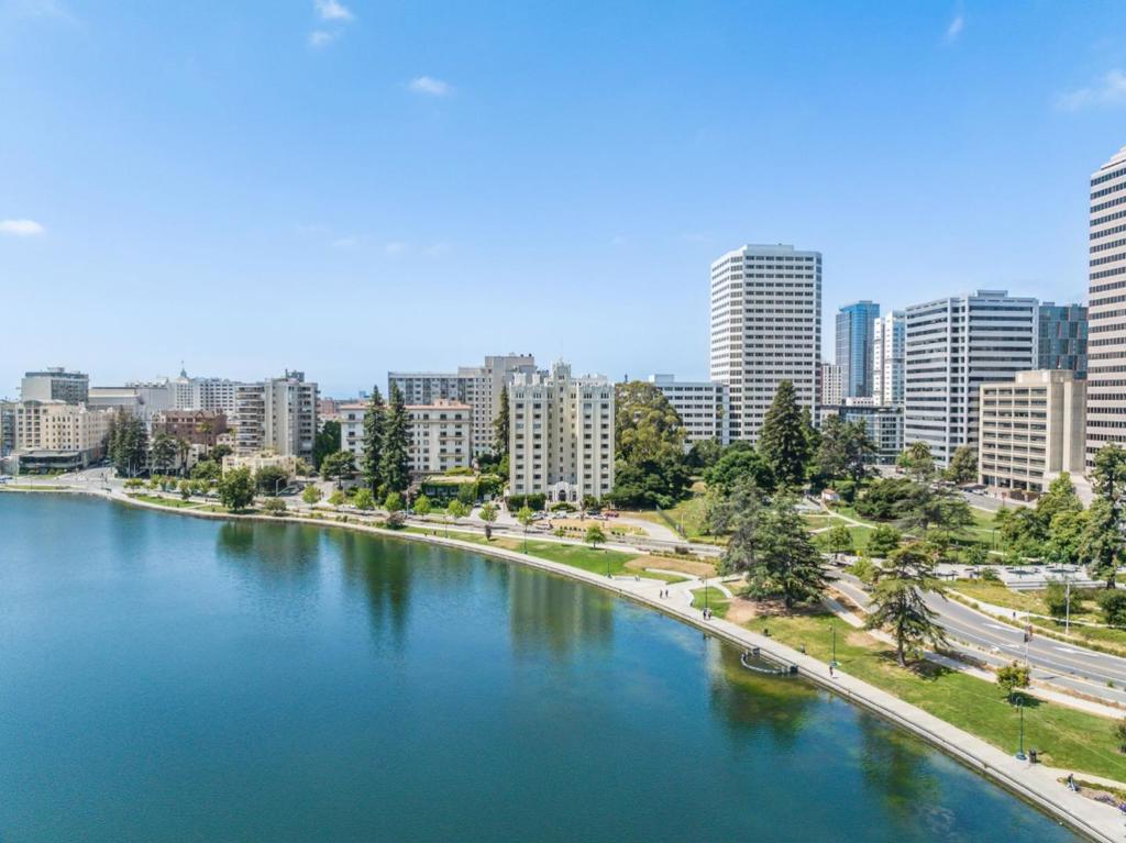 815719D8 297B 48Cb Ab69 Cbf7F4Ad13E2 244 Lakeside Drive #2, Oakland, Ca 94612 &Lt;Span Style='BackgroundColor:transparent;Padding:0Px;'&Gt; &Lt;Small&Gt; &Lt;I&Gt; &Lt;/I&Gt; &Lt;/Small&Gt;&Lt;/Span&Gt;