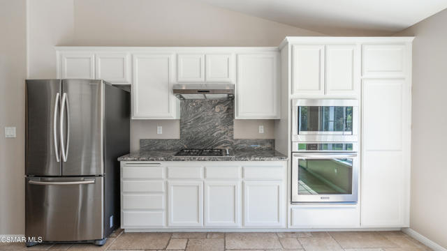 2210 Rutland Place, Thousand Oaks CA: https://media.crmls.org/mediaz/8157364b-d1f0-46f4-b464-75e6cd59b076.jpg