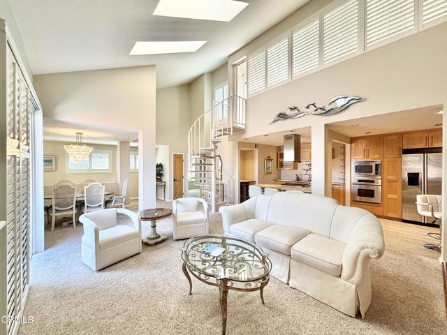 Detail Gallery Image 2 of 28 For 2231 Martinique Ln, Oxnard,  CA 93035 - 2 Beds | 2 Baths