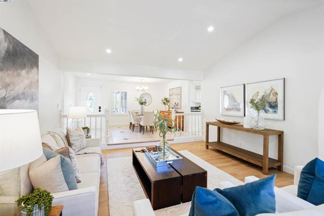 3211 Harvey Ct, Pleasanton CA: https://media.crmls.org/mediaz/81583195-635a-4be9-adc0-ebe646d3e1b1.jpg