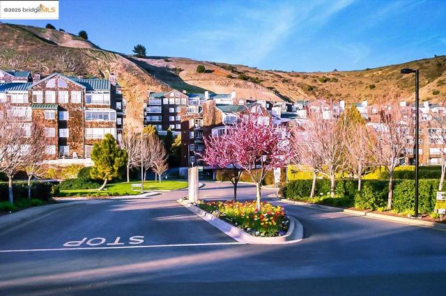 1400 Pinnacle Ct, Richmond CA: https://media.crmls.org/mediaz/81588cbf-8bdc-4fe4-9ed2-1eaaca24edb3.jpg