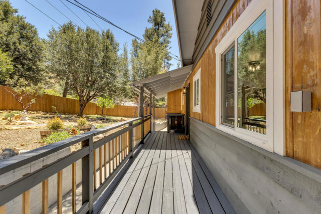 25440 Rim Rock Road, Idyllwild CA: https://media.crmls.org/mediaz/8158cf59-d00a-4a6e-9b96-3d17e42d4342.jpg