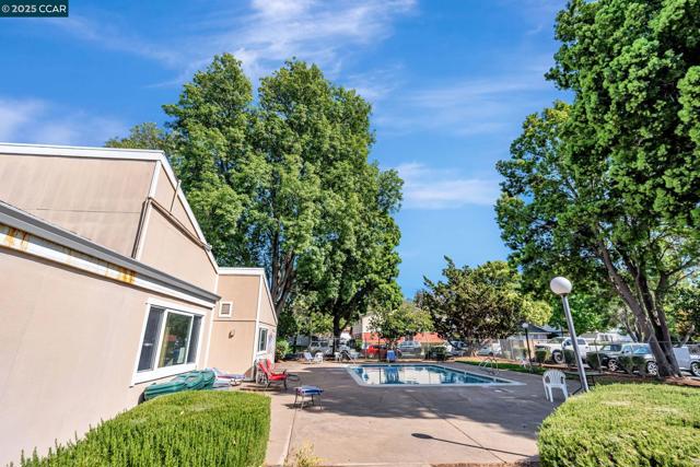 1335 Kenwal Rd, Concord CA: https://media.crmls.org/mediaz/8158dd58-5851-43a9-a9ea-dfc37b89d1ff.jpg