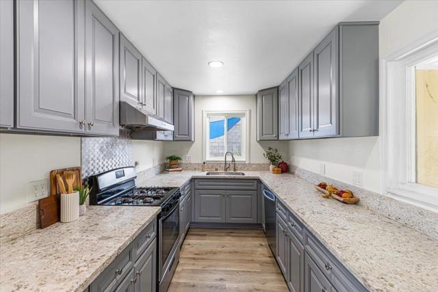Detail Gallery Image 11 of 29 For 5051 Pelusa St, San Diego,  CA 92113 - 4 Beds | 3 Baths