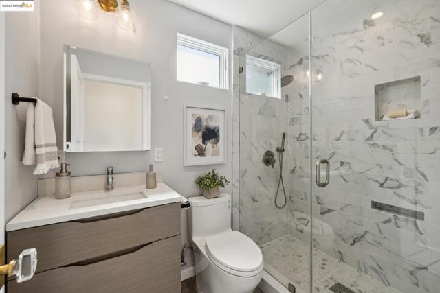 1642 10Th St, Berkeley CA: https://media.crmls.org/mediaz/8159409b-594b-4252-9178-93df45dd7a57.jpg