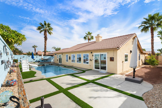 73620 Heatherwood Drive Drive, Palm Desert CA: https://media.crmls.org/mediaz/815940d2-246e-47ba-8e06-e17b7387b8d4.jpg