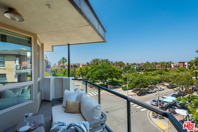 13044 Pacific, Playa Vista CA: https://media.crmls.org/mediaz/81596f2e-024e-4827-b50e-3f92400b3c16.jpg