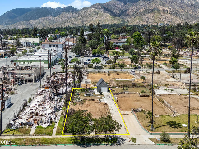925 Beverly Way, Altadena CA: https://media.crmls.org/mediaz/8159b338-fa52-4ce4-b73d-2f5f96e95352.jpg
