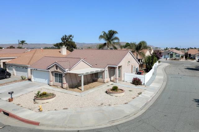 Detail Gallery Image 2 of 43 For 2732 Kingsbury Ave, Hemet,  CA 92545 - 3 Beds | 2 Baths