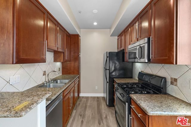 10275 Missouri Avenue, Los Angeles CA: https://media.crmls.org/mediaz/815b1a06-9b5b-46bb-ba5b-7004e2bf925a.jpg