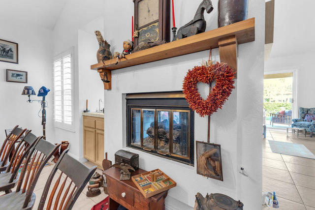 165 Lake Shore Drive, Rancho Mirage CA: https://media.crmls.org/mediaz/815b2004-5b85-4ab6-aae7-98bc30a1dca2.jpg