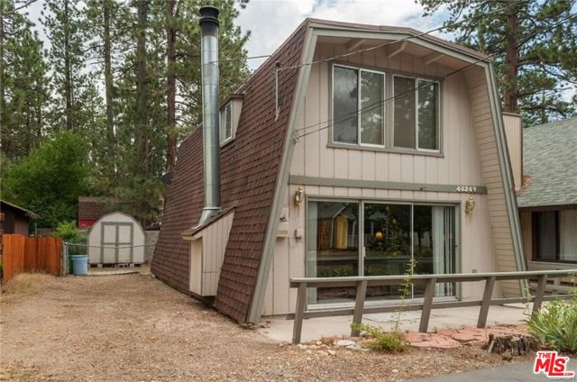 40249 ESTERLY Lane, Big Bear CA: https://media.crmls.org/mediaz/815bb633-125d-4a32-b498-2a36509c3434.jpg
