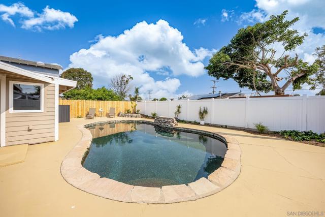 3366 Neosho Pl, San Diego CA: https://media.crmls.org/mediaz/815bb8c5-cb10-49fc-8265-43b6abbecdb8.jpg