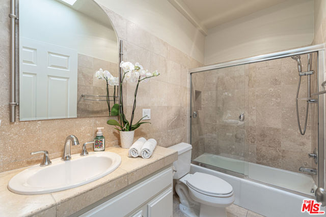 14919 Dickens Street, Sherman Oaks CA: https://media.crmls.org/mediaz/815c22bc-0437-48c9-82cb-c3e8b2984cd1.jpg