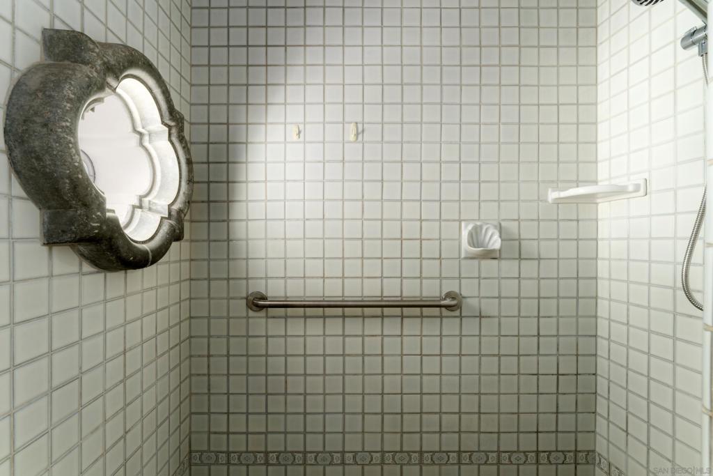https://media.crmls.org/mediaz/815c49d7-6dfc-4f24-9886-98156365b29f.jpg?preset=X-Large