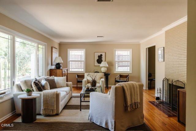 Detail Gallery Image 5 of 45 For 1300 Meadowbrook Rd, Altadena,  CA 91001 - 3 Beds | 2 Baths