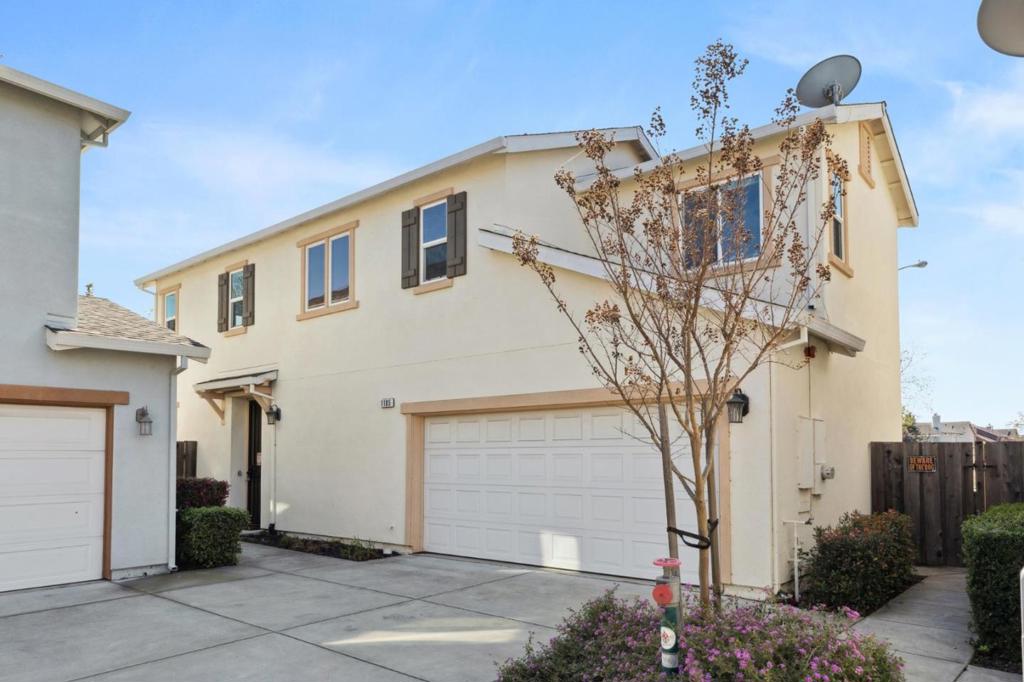 1105 Strawberry Lane