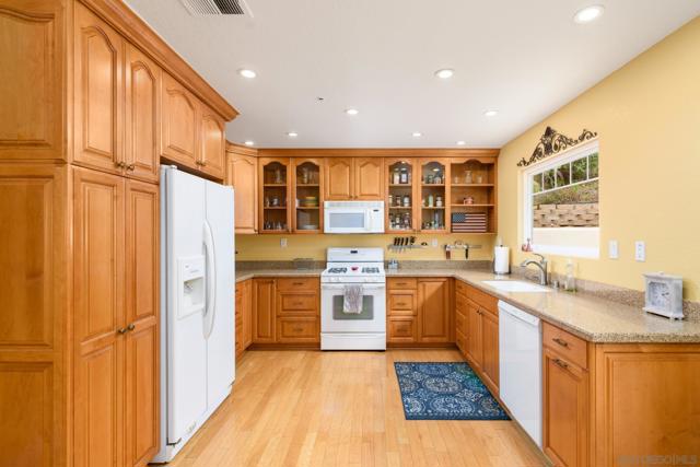 9919 Sorrel Ave, Lakeside CA: https://media.crmls.org/mediaz/815ce798-0727-4962-8a51-9e3edd3db8f7.jpg