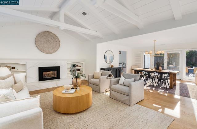 115 Camino Encanto, Danville CA: https://media.crmls.org/mediaz/815d8409-211c-4c29-8d75-f6bf2eb12d42.jpg