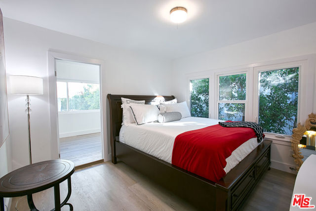 1040 N Crescent Heights Boulevard, Los Angeles CA: https://media.crmls.org/mediaz/815da5be-c696-49e3-a41f-80ab53878df8.jpg
