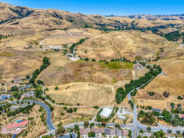 1995 Old Calaveras Road, Milpitas CA: https://media.crmls.org/mediaz/815daccd-c6b0-4401-b2e9-f6b489e04761.jpg