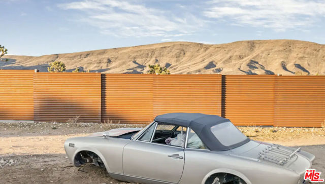 5256 William S Hart Road, Pioneertown CA: https://media.crmls.org/mediaz/815dd405-6be1-4bec-b143-e2a5351e2994.jpg