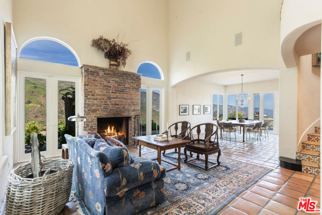 23407 W Copacabana Street, Malibu CA: https://media.crmls.org/mediaz/815e408e-e694-4355-b9c5-8d6a54e9f433.jpg