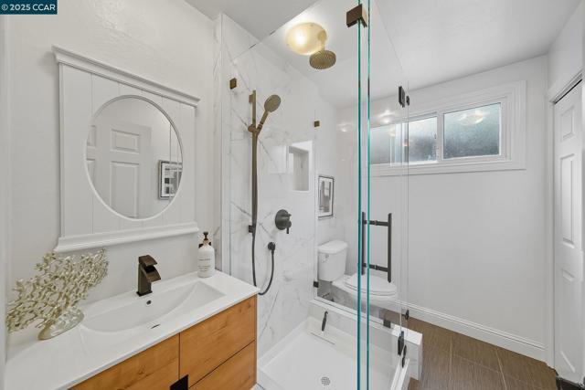 50 Brookwood Rd, Orinda CA: https://media.crmls.org/mediaz/815e6c4a-6938-4236-8fe7-cc8cf217d389.jpg