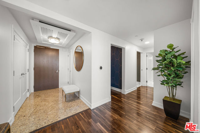 900 West Olympic Boulevard, 28E photo 14