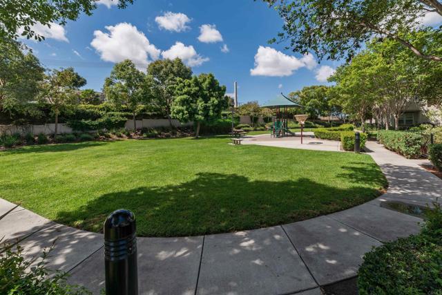 Detail Gallery Image 28 of 31 For 451 Avenida De La Luna, Vista,  CA 92083 - 2 Beds | 2 Baths