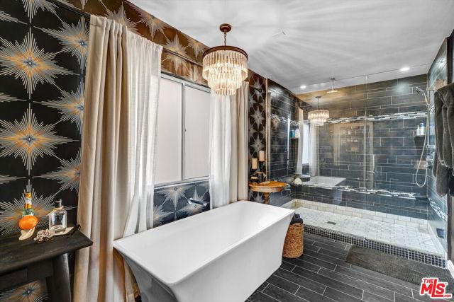 4105 Pacific Avenue, Marina del Rey CA: https://media.crmls.org/mediaz/815eebbf-efa2-4a50-991a-d4ac9949a3dc.jpg