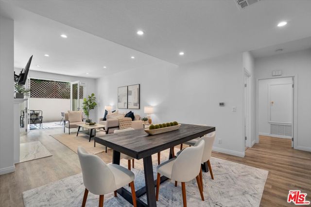1650 Veteran Avenue, Los Angeles CA: https://media.crmls.org/mediaz/81602063-a67e-4996-b1a4-45475ee262dc.jpg
