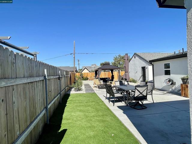 1923 Juliesse Avenue, Sacramento CA: https://media.crmls.org/mediaz/81608c15-663d-453e-acf0-789ad55367f3.jpg