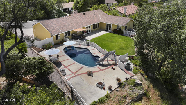 876 Emerson Street, Thousand Oaks CA: https://media.crmls.org/mediaz/8160bc83-b55a-4b3c-910a-ece3987320d8.jpg