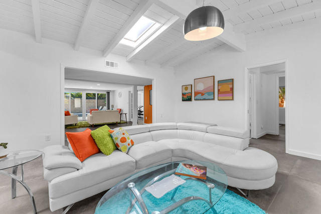 1075 E Sunny Dunes Road, Palm Springs, CA 92264