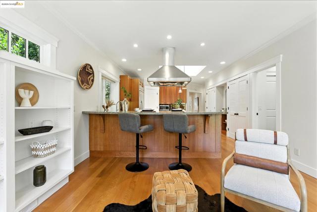 1020 Channing Ave, Palo Alto CA: https://media.crmls.org/mediaz/81618827-1dc2-4db9-9bf0-199aa326ef0a.jpg