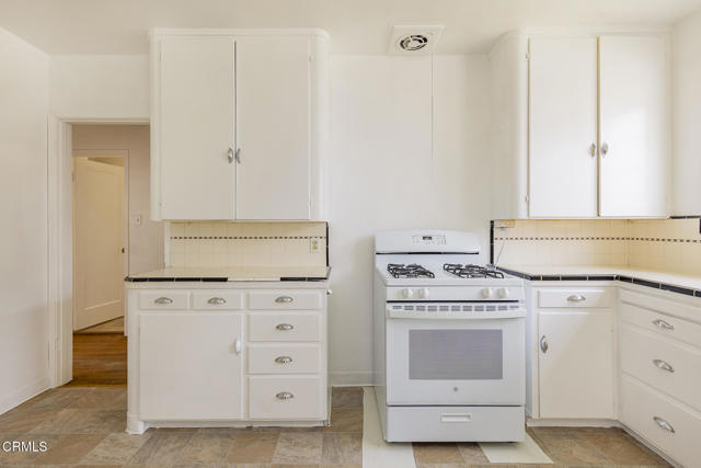237 N Katherine Drive, Ventura CA: https://media.crmls.org/mediaz/8161f3a3-74c5-4ff0-b887-26cd0821d84d.jpg