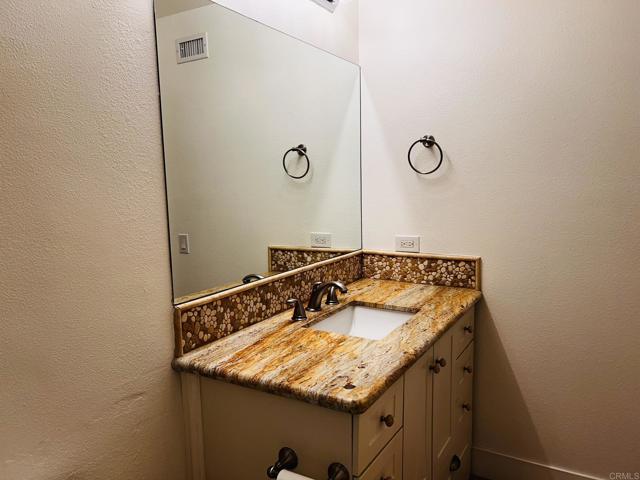 4587 Cove Drive, Carlsbad CA: https://media.crmls.org/mediaz/816234cc-a557-49ea-b61b-8831c81bef6a.jpg