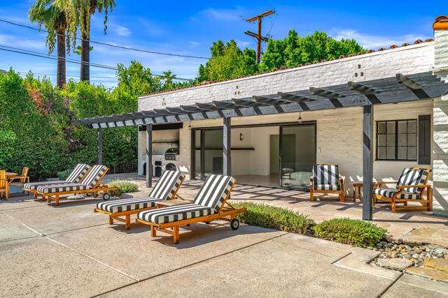 839 N Avenida Olivos, Palm Springs CA: https://media.crmls.org/mediaz/81625624-c8b6-418b-8c12-dbb53df18cc1.jpg