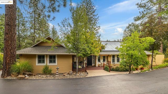 20581 Gerber Rd, Tuolumne CA: https://media.crmls.org/mediaz/81626884-1475-44c3-9a38-886681bba987.jpg