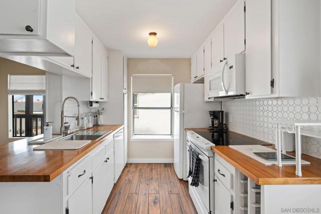 4521 Hawley Blvd, San Diego CA: https://media.crmls.org/mediaz/8162e84c-b7cb-4712-a036-3f99369c31d6.jpg