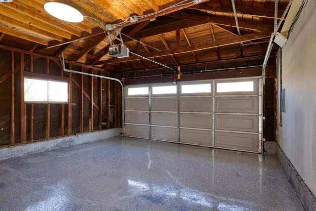 4152 Converse St, Fremont CA: https://media.crmls.org/mediaz/816341c1-4678-4cad-97a1-a1b360dad5ce.jpg