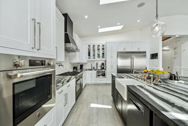 Detail Gallery Image 12 of 46 For 4230 Orchard Ave, San Diego,  CA 92107 - 4 Beds | 4/1 Baths